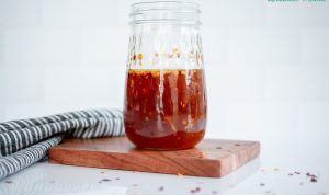 Do-it-yourself Candy Chili Sauce (With Clear Substances)